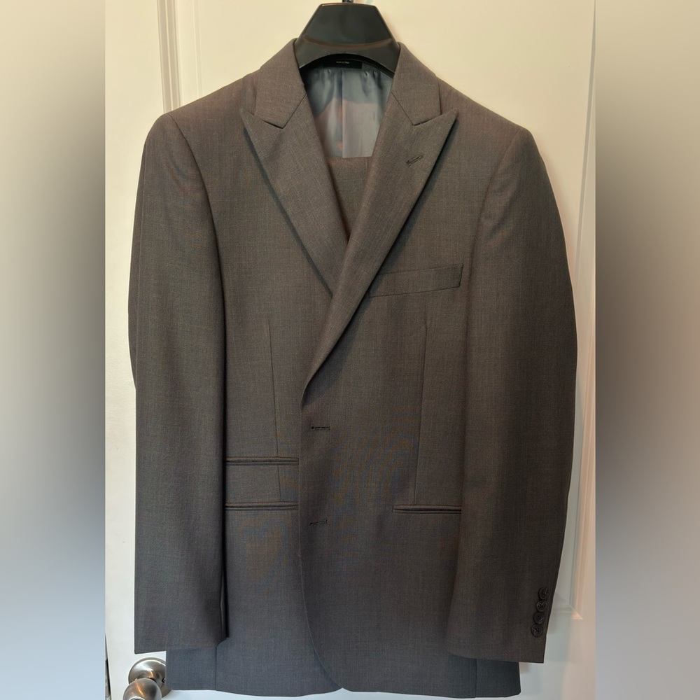 J. Ferrar Men’s Two-Piece Suit Gray 38R jacket, 30x32 pants